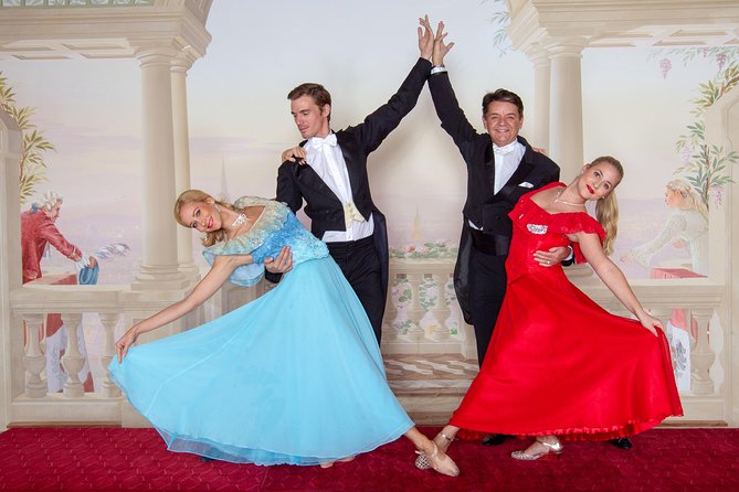 Skip the Line: Austrian Dinner Show Ticket in Vienna - First scene: Roses from Tirol