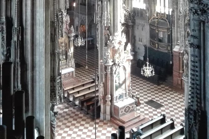 St. Stephen's cathedral - old symbol newly discovered - Entering the cathedral and seeing the interior