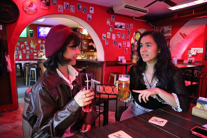 Thursday Night Pub Crawl for Professionals in Vienna, Austria - Pickwick’s Pub, books, movies, and a welcome shot
