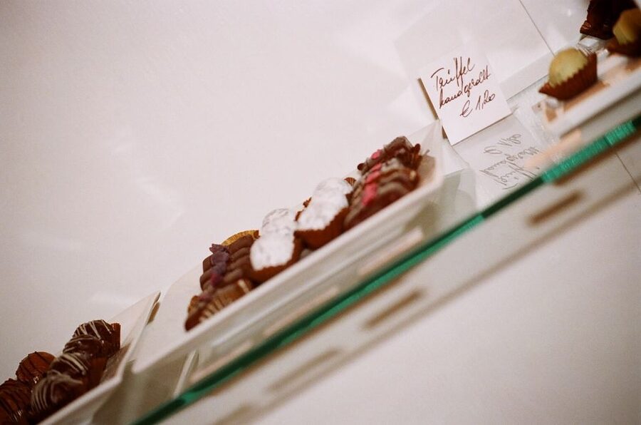 Vienna: 2.5-Hour Viennese Coffee, Cake, and Chocolate Tour - The guide makes the difference