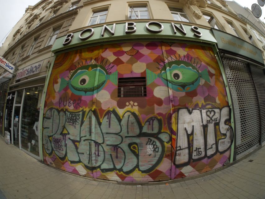 Vienna: 2-Hour Street Art Tour - What the evening timing adds