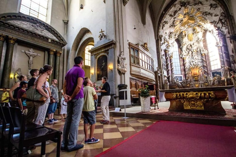 Vienna: 2 Hours Sightseeing Walking Tour - The guides make or break this walk