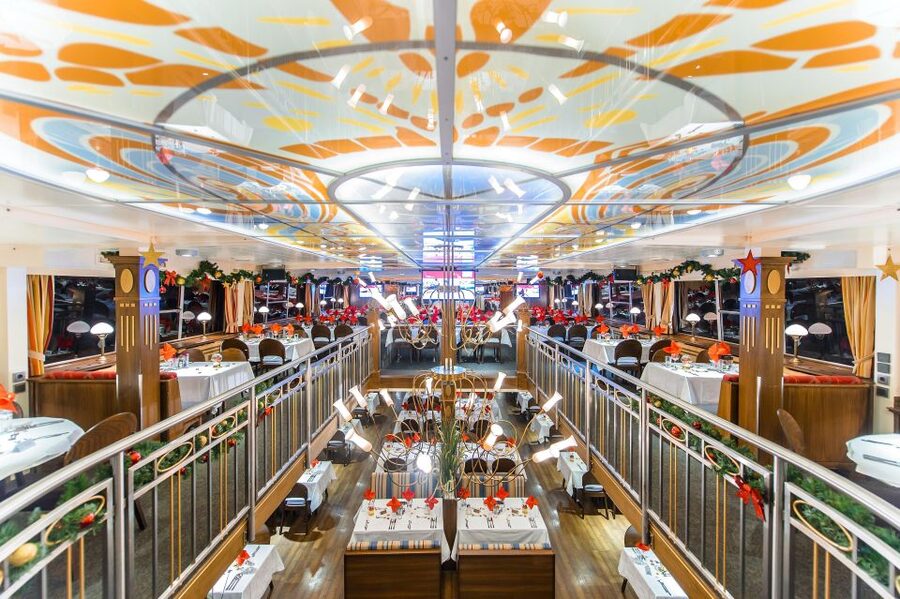 Vienna: 3.5-Hour Danube 70s, 80s, 90s Party Cruise w/ Dinner - Three decades of music with DJ Mel Merio