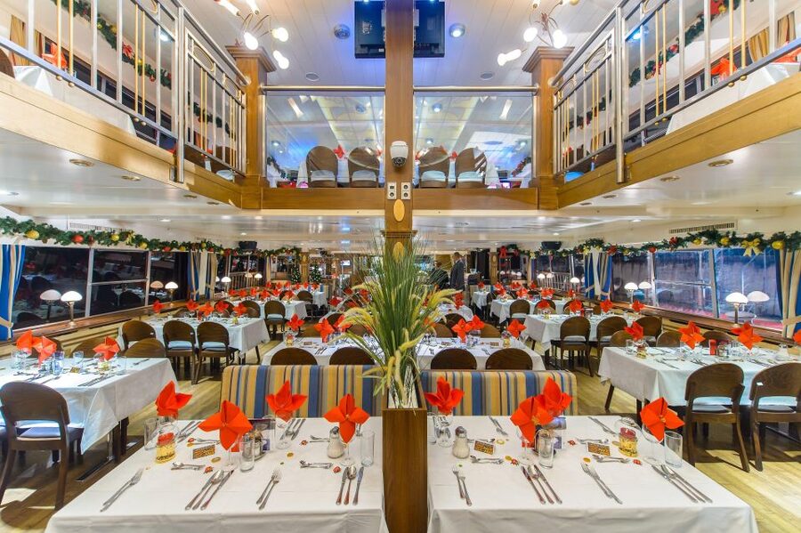 Vienna: 3.5-Hour Danube 70s, 80s, 90s Party Cruise w/ Dinner - How to judge the mixed feedback