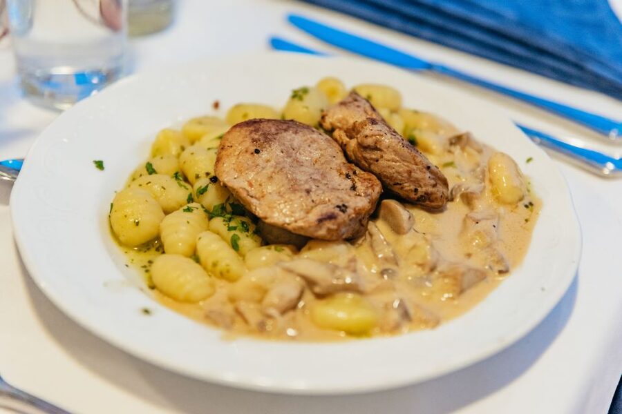 Vienna: 3-Course Evening Dinner Cruise - How the $85 price compares