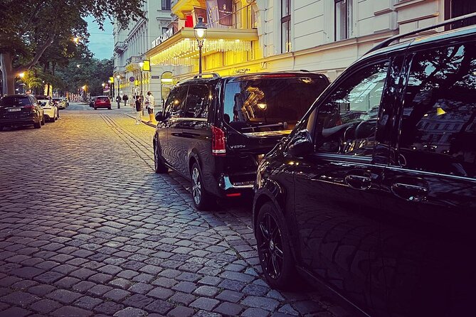 Vienna Airport Transfers From Vienna City With Private Driver - Timing Your Pickup Correctly