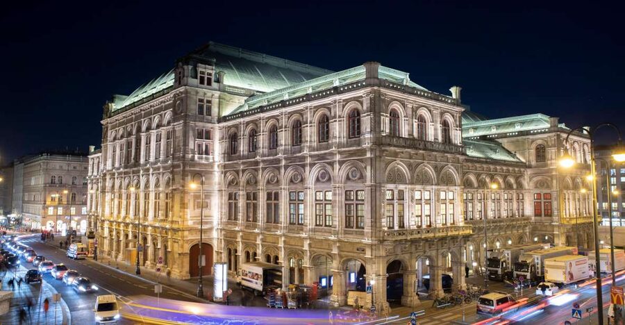 VIENNA AT NIGHT: Photo Tour of the Most Beautiful Buildings - Why Vienna at night suits a photography walk