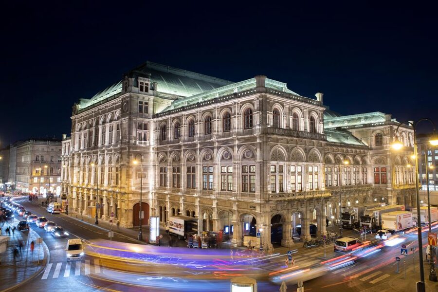 VIENNA AT NIGHT: Photo Tour of the Most Beautiful Buildings - Who should book this evening walk?