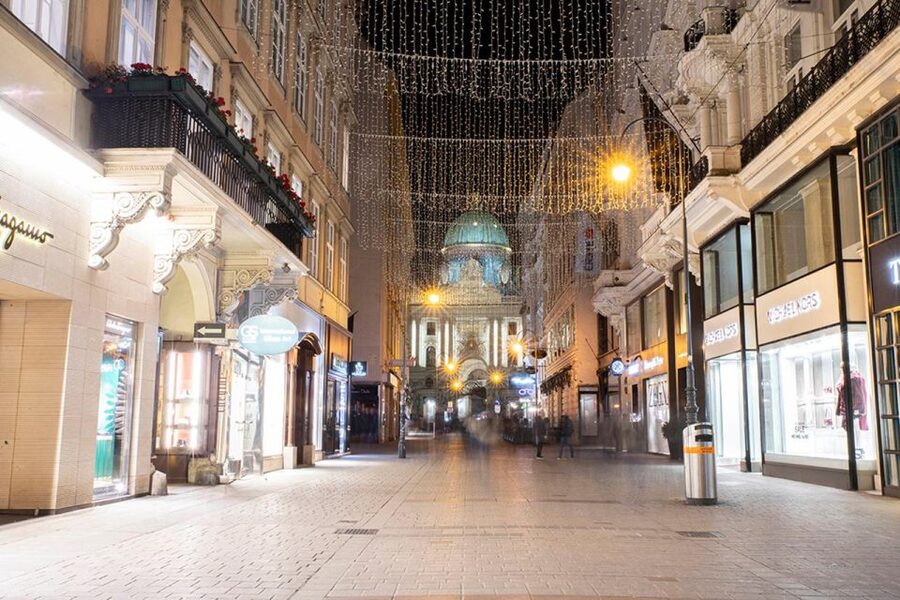VIENNA AT NIGHT: Photo Tour of the Most Beautiful Buildings - Timing, comfort, and practical details