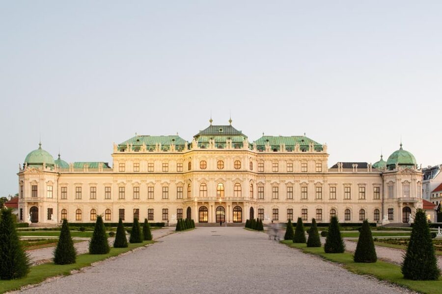 Vienna: Belvedere Palace Skip-the-Line Tour - Entering the Baroque palace