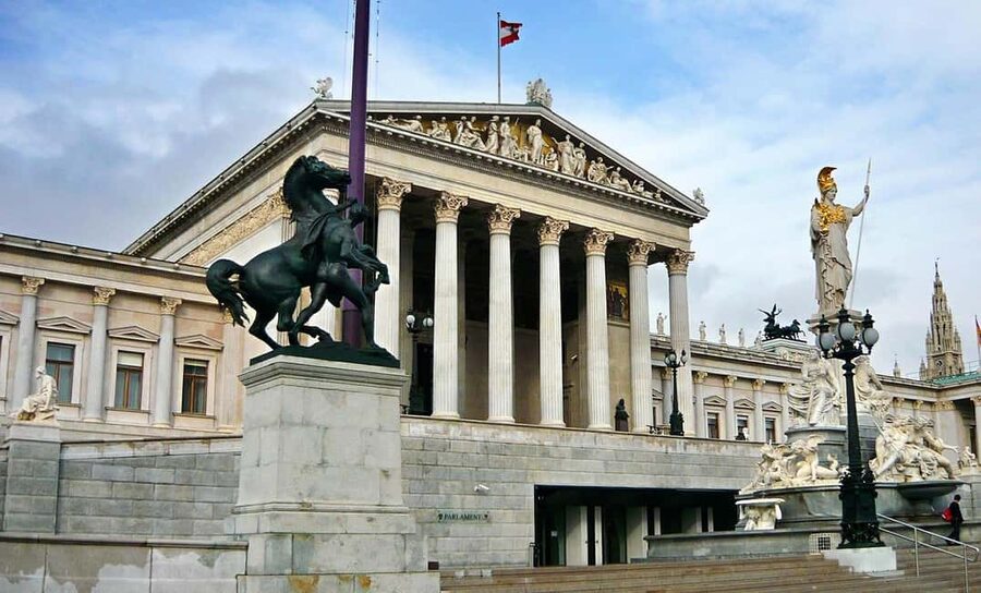Vienna: Best of Vienna in 2 Hours with a Local - The Ringstrasse, City Hall, Parliament, and Vienna’s grand civic face