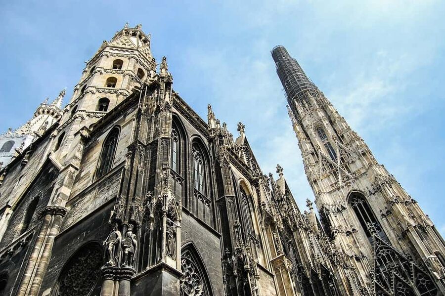 Vienna: Best of Vienna in 2 Hours with a Local - Belvedere Palace and the choice between two palaces
