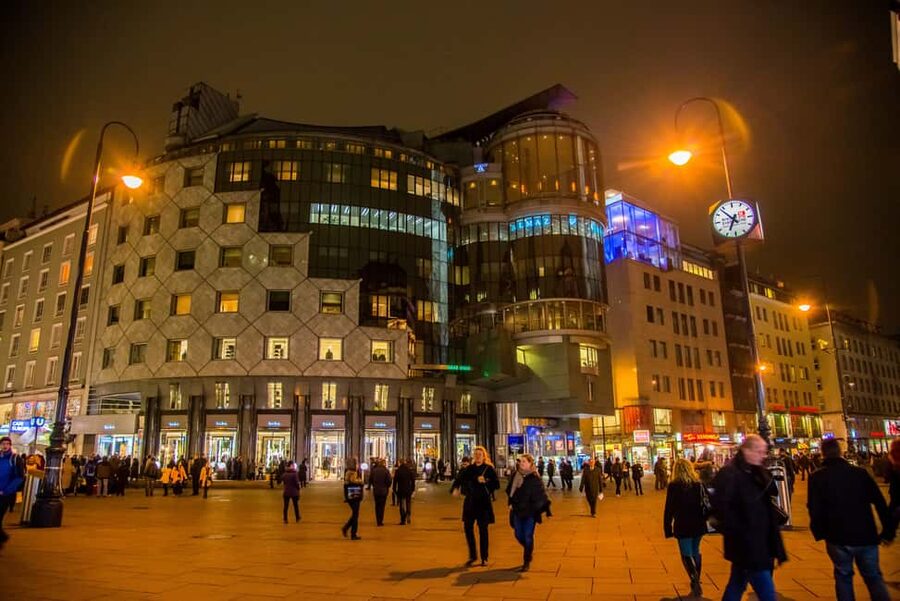 Vienna: Big Bus City Highlights Night Tour with Live Guide - Stadtpark and the Farmer’s Market