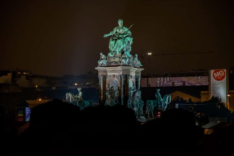 Vienna: Big Bus City Highlights Night Tour with Live Guide - The Danube and canal views