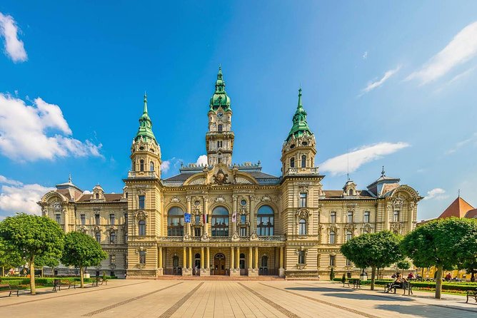 Vienna-Budapest One-Way Sightseeing Transfer - The guide and group size matter more than the route