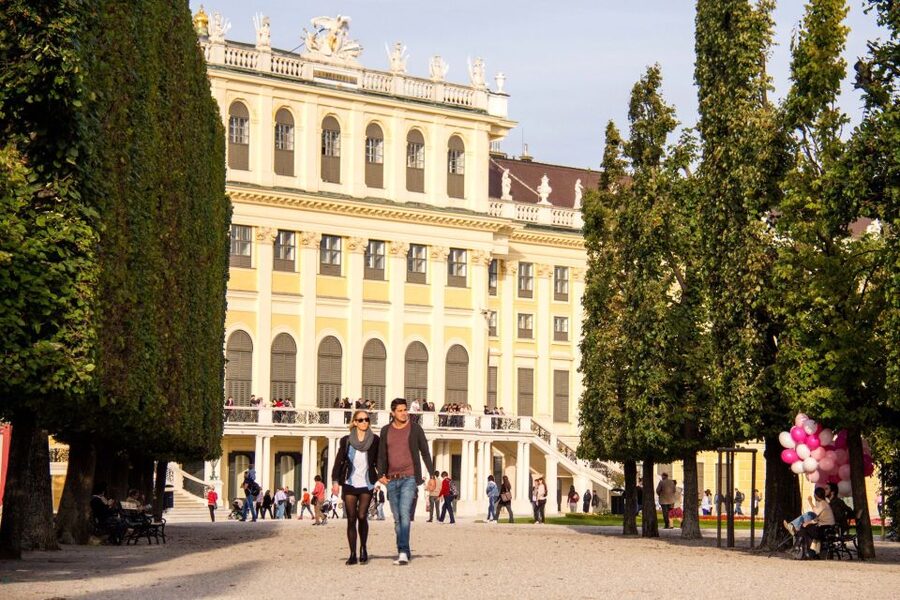 Vienna: Bus & Schönbrunn Palace Skip-the-Line Guided Tour - Gardens, photos, and the limits of 210 minutes