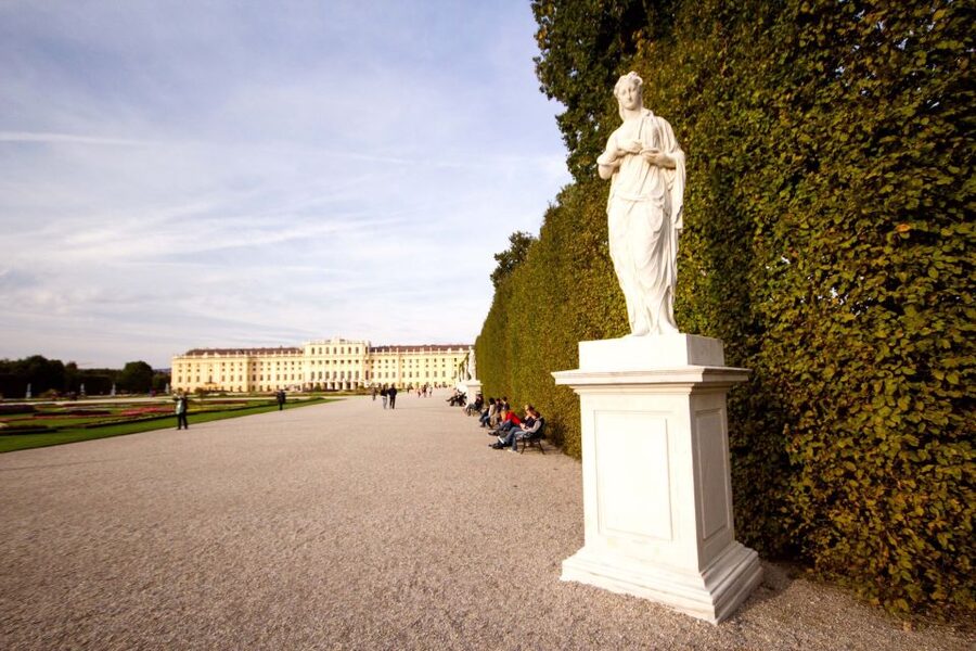 Vienna: Bus & Schönbrunn Palace Skip-the-Line Guided Tour - Language, guiding, and group rhythm