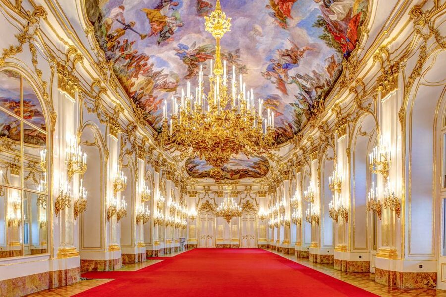 Vienna: Bus & Schönbrunn Palace Skip-the-Line Guided Tour - The Ringstraße tour, a moving introduction to Vienna
