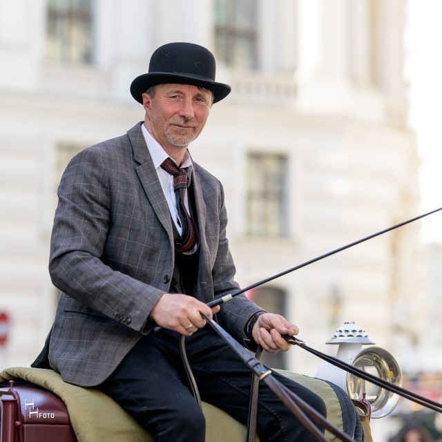 Vienna: Carriage Ride Through Schönbrunn Palace Gardens - Booking Flexibility and What Is Included
