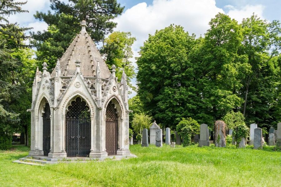 Vienna Central Cemetery Walking Tour with Transfers - Stories, legends, and Vienna’s view of death