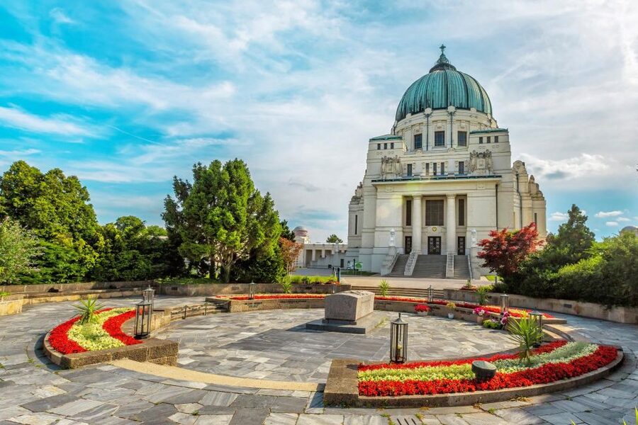 Vienna Central Cemetery Walking Tour with Transfers - What the two-hour private walk feels like