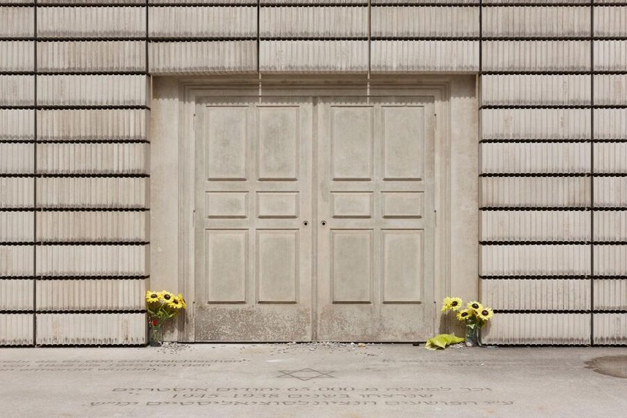 Vienna Central Cemetery Walking Tour with Transfers - Is $201 per person a fair price?