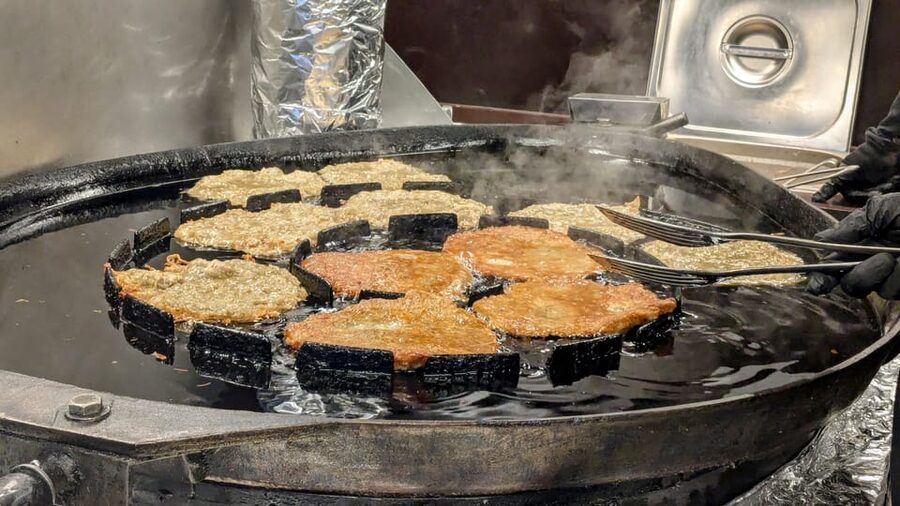 Vienna: Christmas Market Food and Drinks Tour - Eating your way through Austrian winter specialties