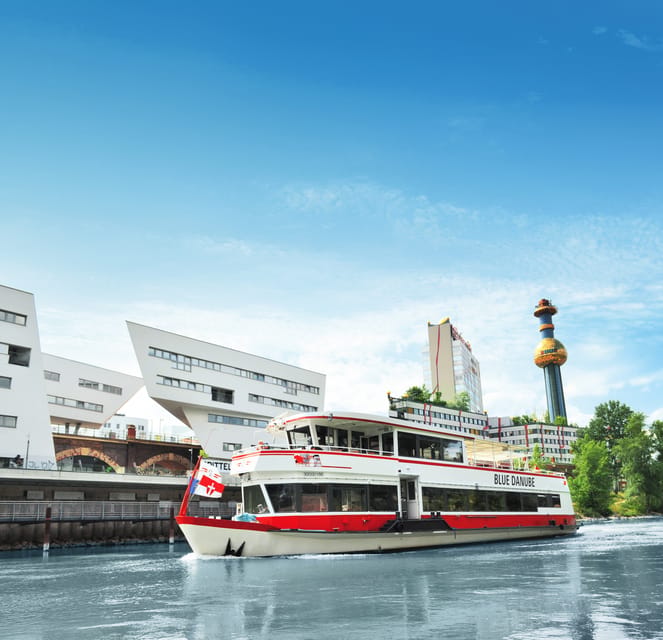 Vienna: City Cruise - The strudel and hot drink option