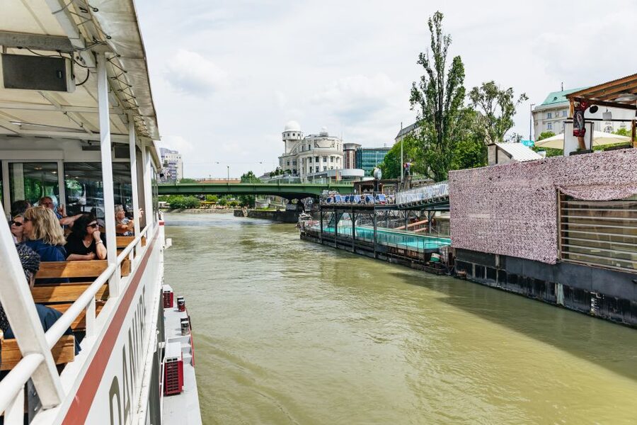 Vienna: City Cruise with Optional Lunch - Schwedenplatz and the start of the canal loop