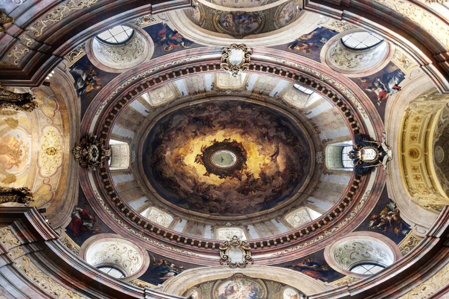 Vienna: Classic Ensemble Vienna in St. Peter's Church Ticket - Planning the evening around the concert