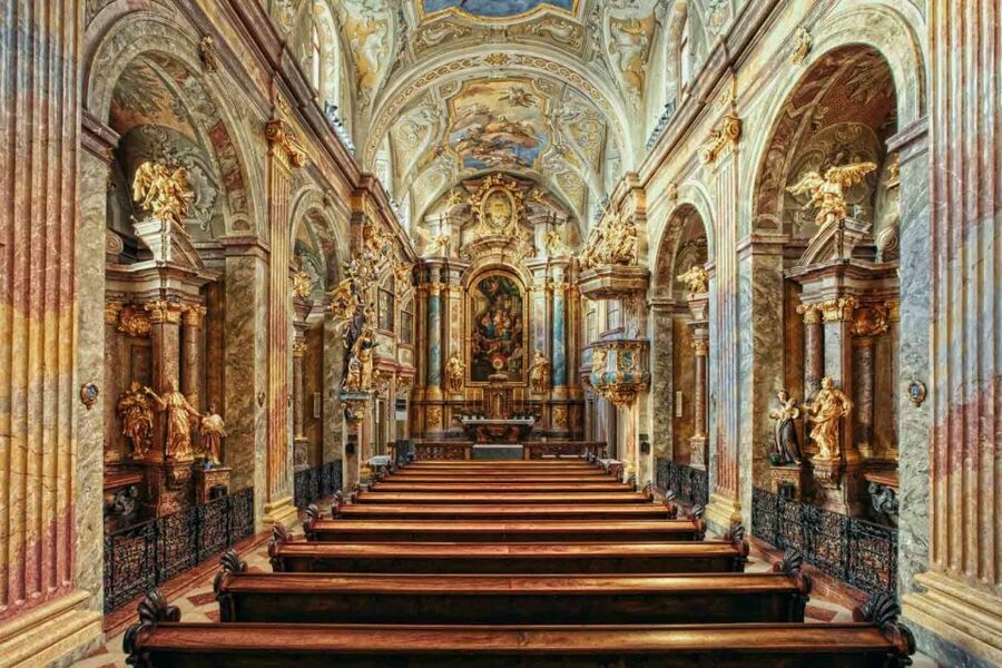 Vienna: Classical Concert in St. Anne's Church (Annakirche) - Entering Annakirche on a central Vienna side street