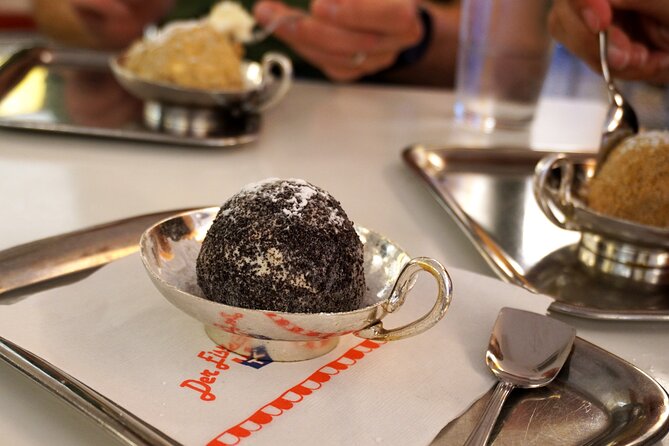 Vienna Coffee, Cake & Pastries Tour with Local Stories - How much food do you actually get?