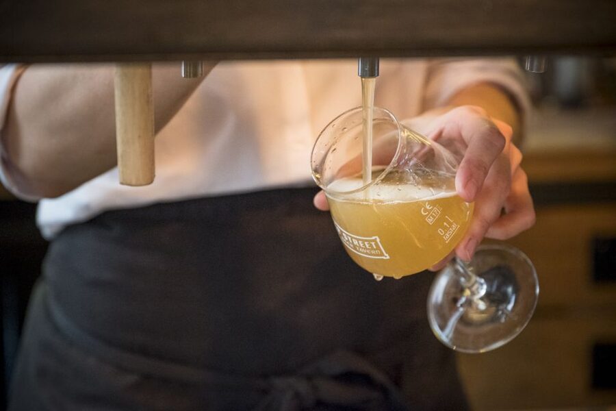 Vienna: Craft Beer Tasting Experience with Local Snacks - Group size and sound level