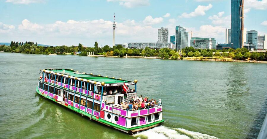 Vienna: Cruise and Schnitzel Tour - Starting at Schwedenplatz in central Vienna
