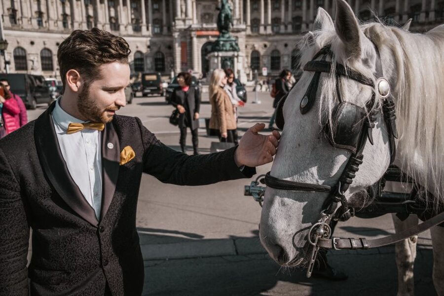 Vienna: Culinary Horse-Drawn Carriage Experience - A royal ride from Augustinerstraße 1