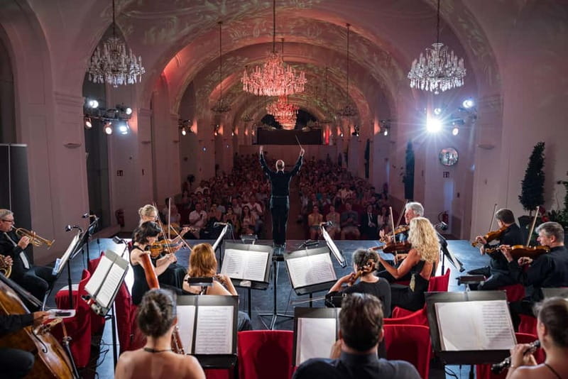 Vienna: Dinner & Concert at Schönbrunn Palace - Category A or VIP?