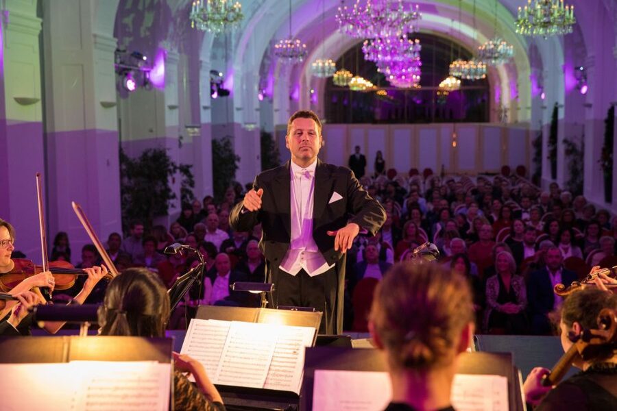 Vienna: Dinner & Concert at Schönbrunn Palace - Who should book this evening?