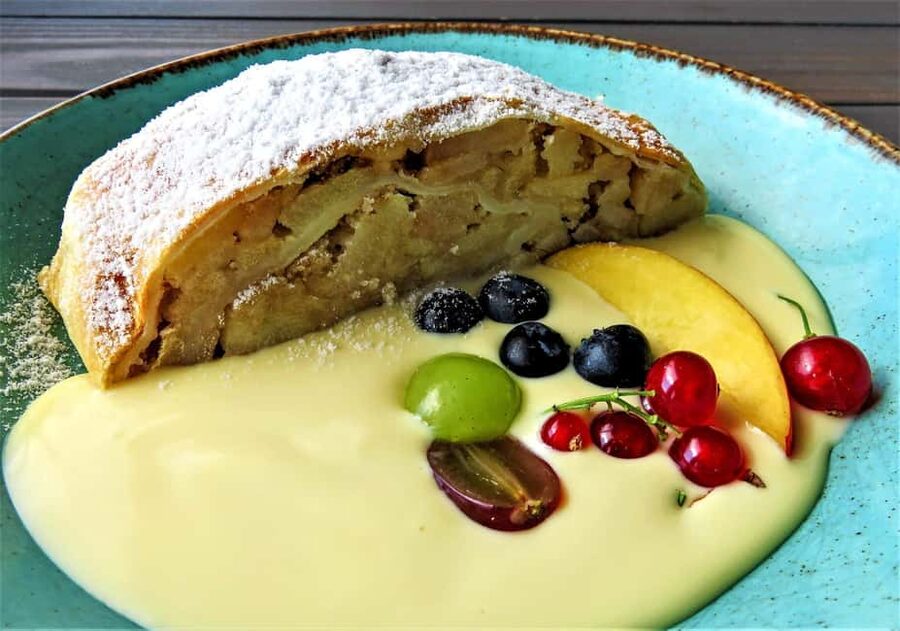 Vienna: Food tasting tour in Hidden Gems (Small Groups) - A food walk from the Renaissance Theater