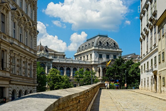 Vienna: Freud, Mozart & Beethoven Exploration Game - The pace, walking, and city-center crowds