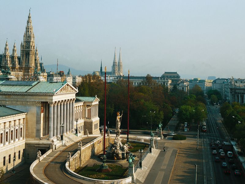 Vienna: Full-Day Private Tour including Schönbrunn Palace - Schönbrunn Palace and the Imperial Apartments