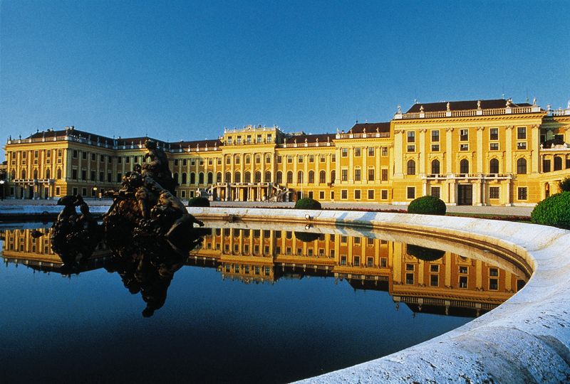Vienna: Full-Day Private Tour including Schönbrunn Palace - Lunch with a reserved table, but your own bill