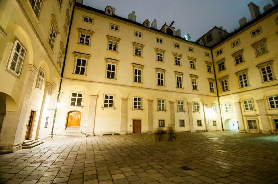 Vienna: Ghosts and Legends Guided Nighttime Walking Tour - Vampires, witches, and Vienna’s Count Dracula