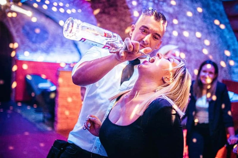 Vienna: Guided Pub Crawl with Club Entry - Key points to know before you book