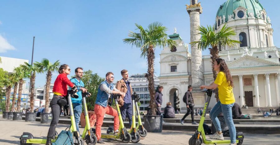 Vienna: Guided Tour by Kick Bike or E-Scooter with a Local - Key points at a glance