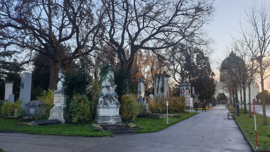 Vienna: Guided Walking Tour of the Central Cemetery - Mozart, Beethoven, and the famous names