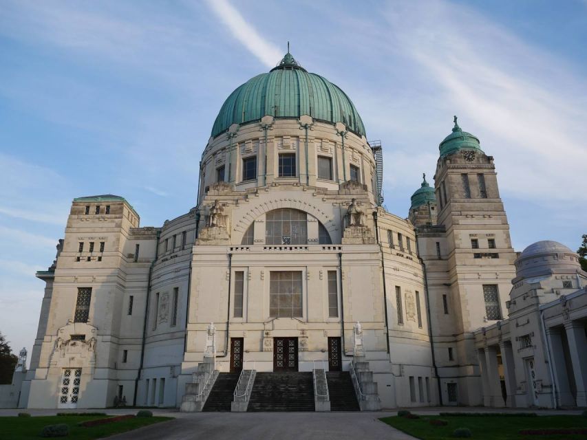 Vienna: Guided Walking Tour of the Central Cemetery - St. Karl Borromäus Church and the Art Nouveau view