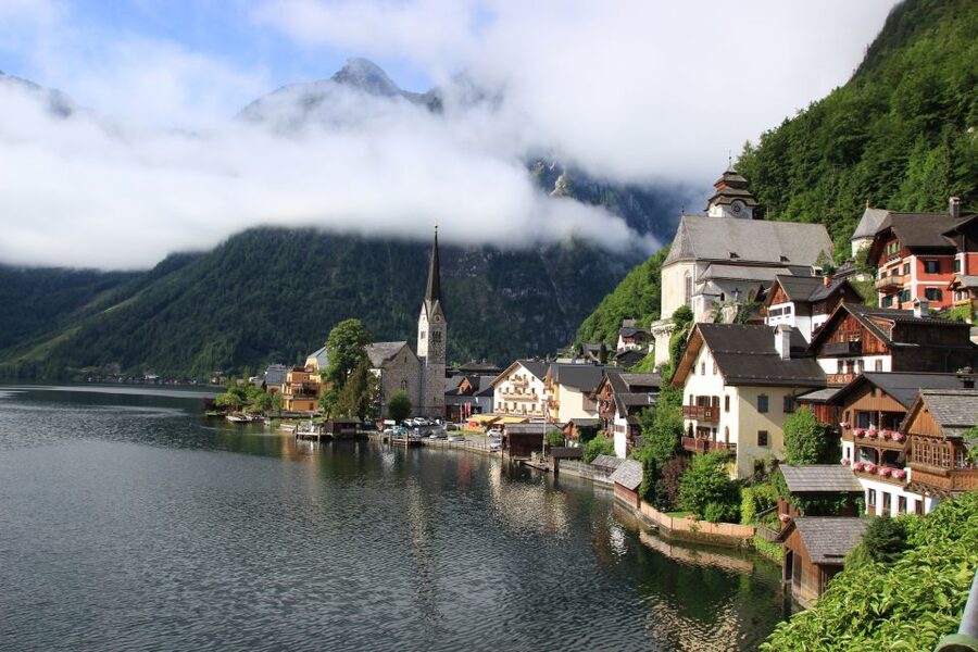 Vienna: Hallstatt & Alpine Peaks Day Trip with Admont Abbey - The early start and ride into Styria
