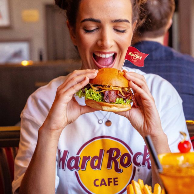 Vienna: Hard Rock Cafe with Set Menu for Lunch or Dinner - Arriving at Rotenturmstrasse 25