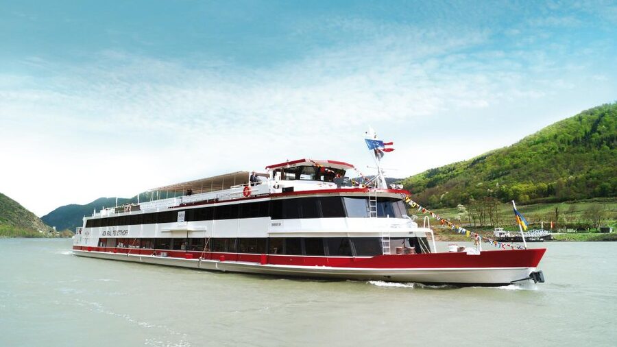 Vienna: Heurigen Cruise with Viennese Songs and Buffet - How the Heuriger buffet fits the evening