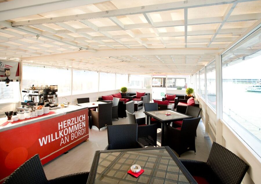 Vienna: Heurigen Cruise with Viennese Songs and Buffet - Music that invites you to participate